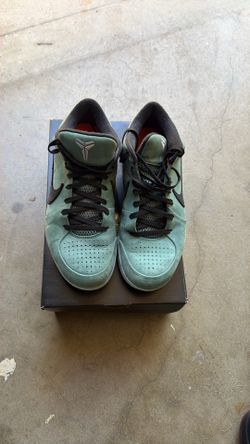 Kobe 4 - ( Girl Dad) Sz 11.5  Good Condition. 