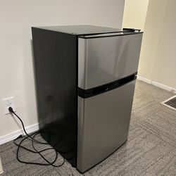 Insignia mini fridge