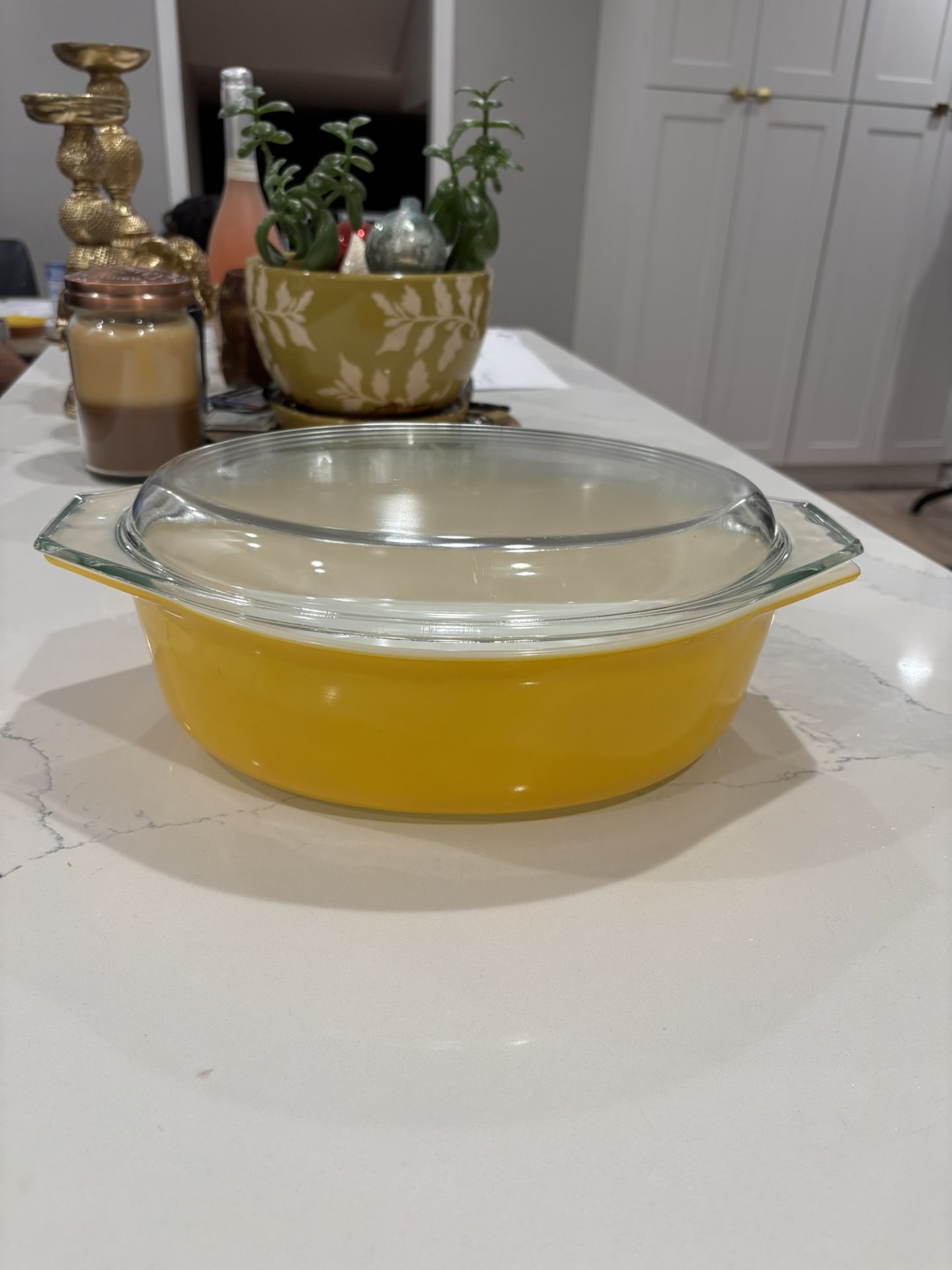 Vintage Sunflower Yellow, Daisy Yellow Pyrex 045 2.5 Quart  Casserole Dish With Lid