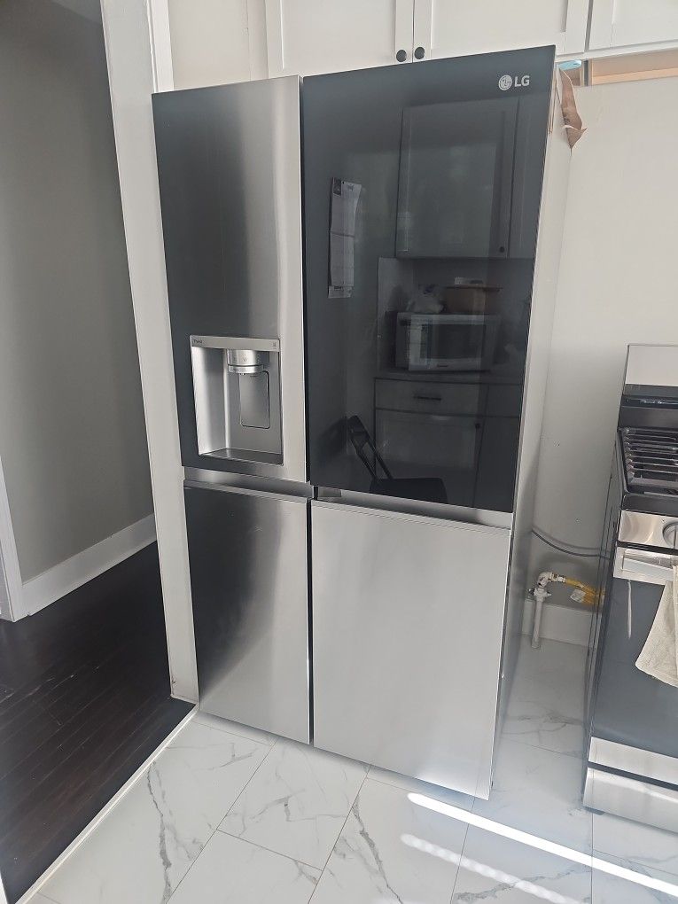 LG 27 Cu Ft. Smart WiFi. Knock