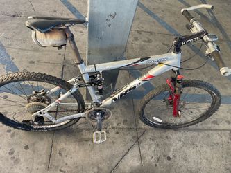 2003 Giant NRS 3 mountain bike needs a good cleaning, but good bike