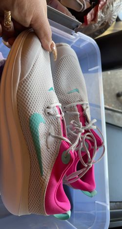 New Girl Nikes 7y