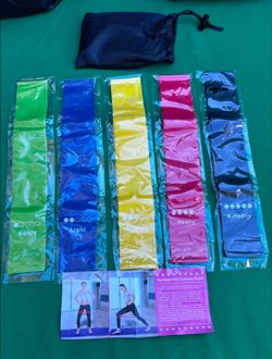5-piece set of color-coded resistance loop exercise bands/Set de 5 Bandas de resistencia