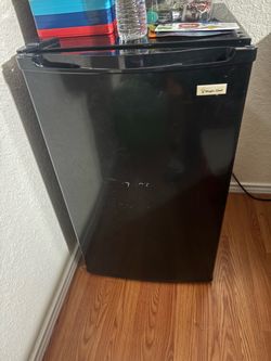 Magic Chef Black Mini Fridge
