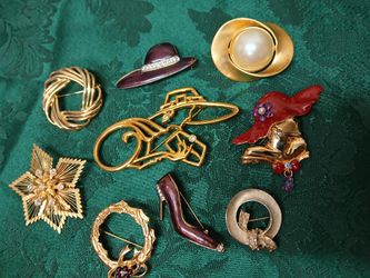 Brooch  Lot 