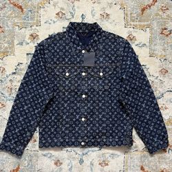 LV Men’s size L/XL 