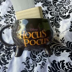 Disney Parks Hocus Pocus Color Changing Cauldron Mug with Spoon