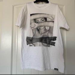 DETER Minimalist Black & White Art Tee - Editorial Portrait Graphic T-Shirt | Streetwear Aesthetic | Unworn Cotton Tee - Large