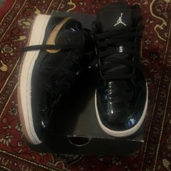Jordan 1 Patent Black/Metallic Gold