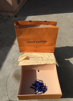 Louis Vuitton Purse Box for Sale in Bell, CA - OfferUp