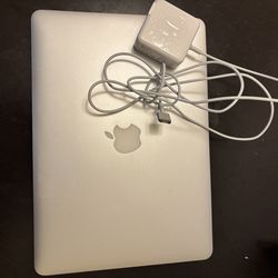 Apple MacBook 13 in” (series core i5)