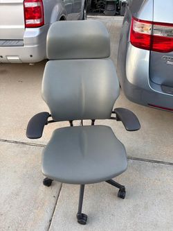 Humanscale freedom office chair with adjustable headrest/multiple available