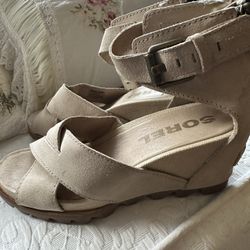 Excellent Women’s Size 7 Sorel Wedge Heels 