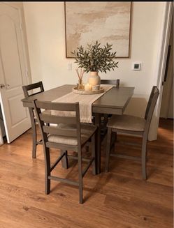 Dining table and 4 chairs