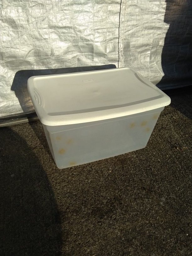 Sterilite Clear Plastic Storage Container.