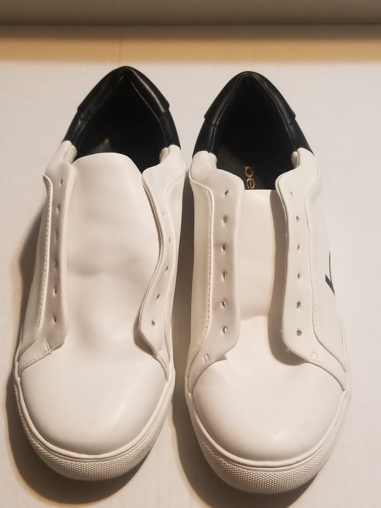 WOMEN'S BEBE SPORT CHARLEY TENNIS SZ.8.5