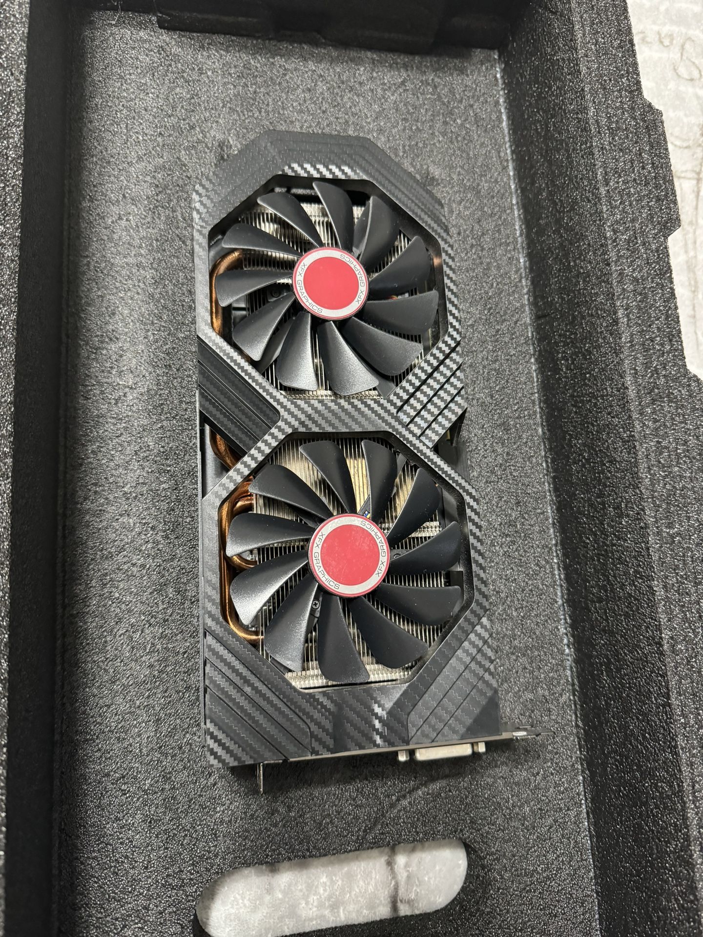 AMD Radeon RX 590 Series x