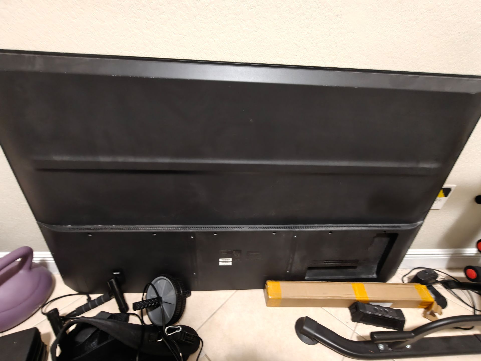 Free 70 Element Roku TV FOR REPAIR