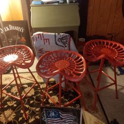 Tractor seat Red Iron Backless Bar Chair have 3. 