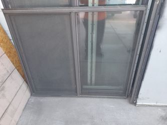 Ventana usada pero buena.