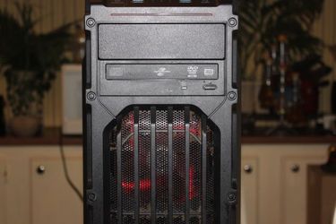 Awesome Gaming PC! Mid-Specs! Works Great!