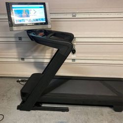 Nordictrack Commercial 2450 Treadmill,  Mint Condition 