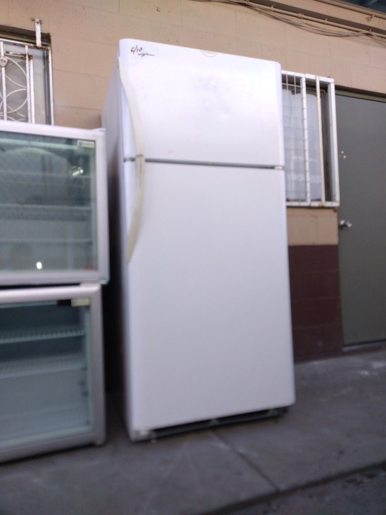 APARTMENT SIZE REFRIGERATORS.(DELIVERED)