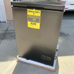 Brand New Low temperature Chest Freezer - 3.5 Cu Ft with 2 Removable Baskets - Reach In Freezer Chest - 14℉ to -40℉