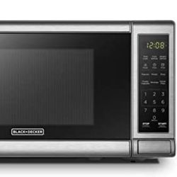 Brand new BLACK+DECKER EM720CB7 Digital Microwave Oven with Turntable Push-Button Door,