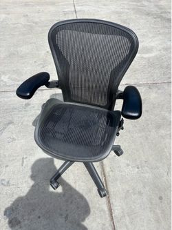 Herman miller Aeron Classic- Size B DESK OFFICE GAMING CHAIR