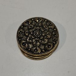 VINTAGE Round Scarf Clip Gold Tone Embossed  F5 - Made In West Germany
