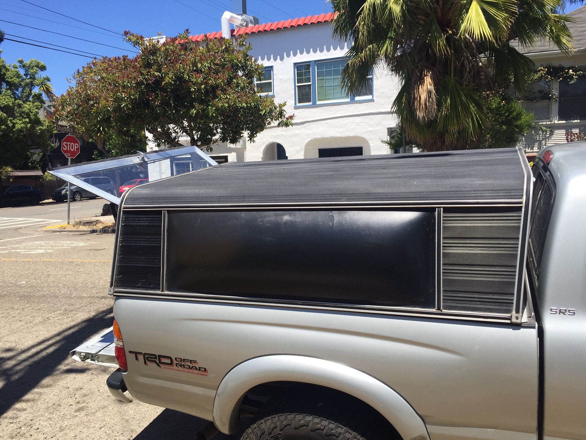 Vintage camper shell (74.5”x61.5”)