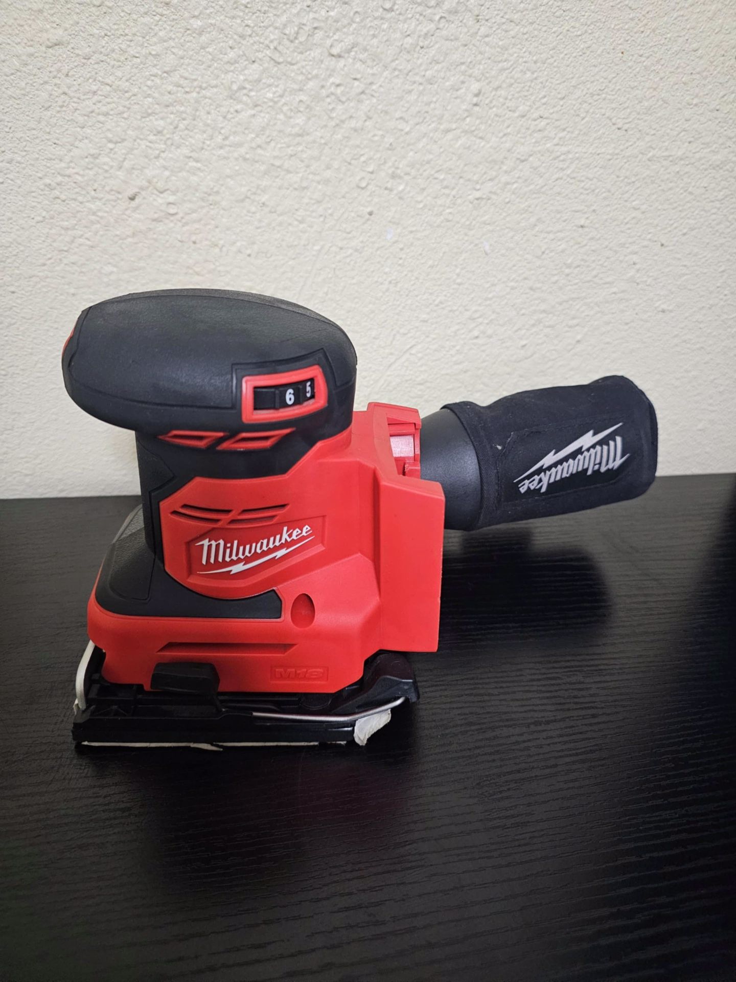 MILWAUKEE M18 SHEET SANDER
