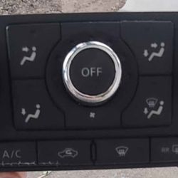 Nissan Genuine AC Climate Control Panel – Excellent Condition