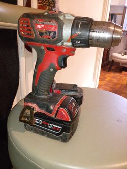Milwaukee 18 v drill driver 2 battery