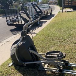 Spirit CE850 elliptical