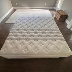 KING Leesa Sapira Chill Hybrid Mattress - New !