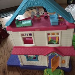 cute Mini Mouse House With Figurines