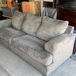 Large Couch 🛋️ 8 Feet X 40 Inches