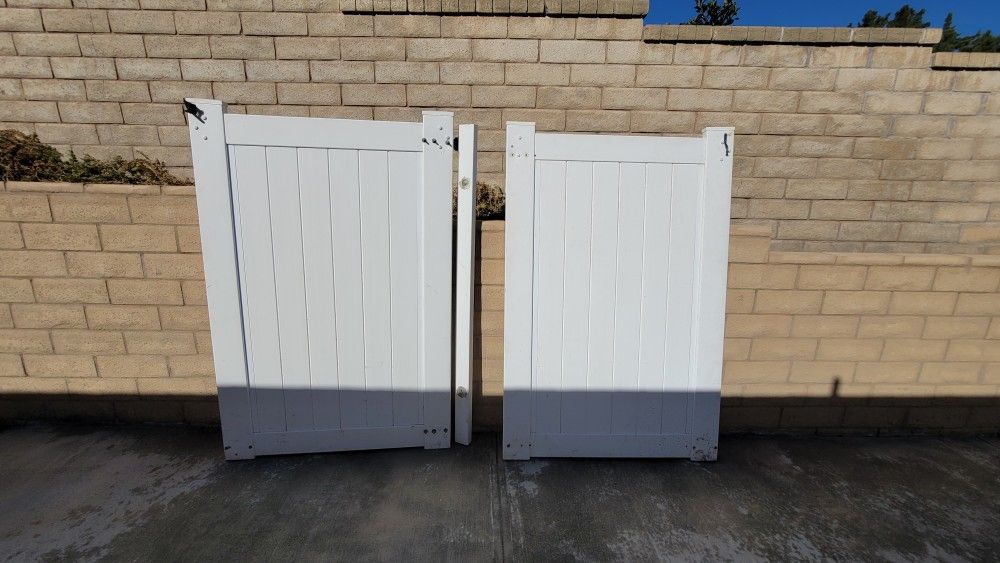 Vinyl Gate