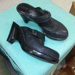 Reduced price! Women's Born Clogs Size 8/39