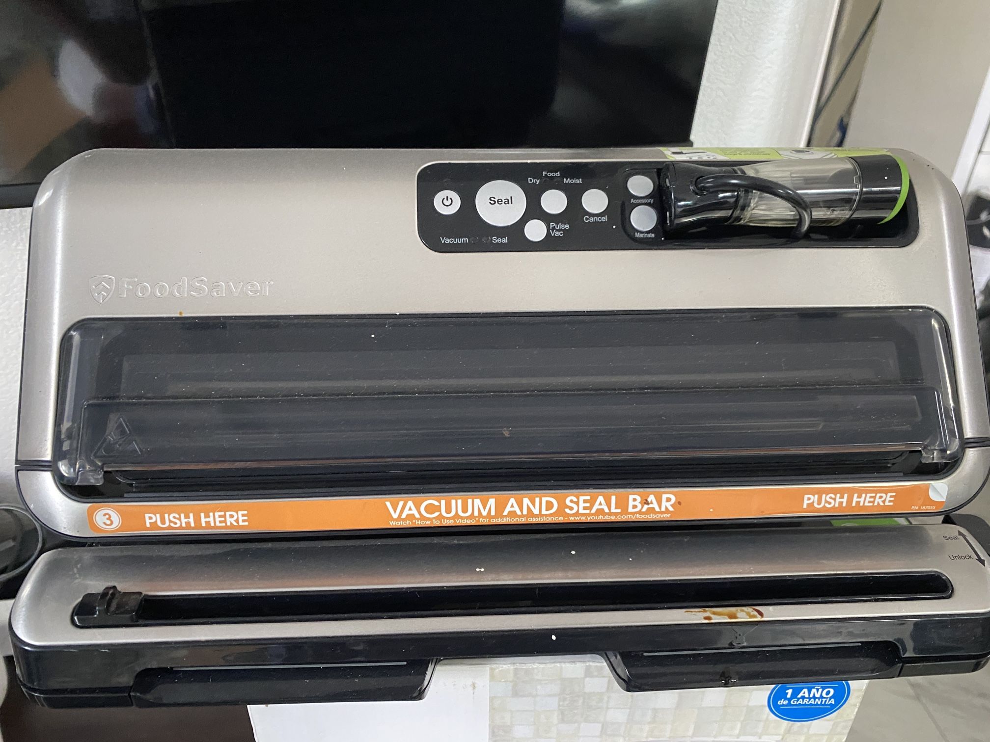 Vacuum And Seal Bar