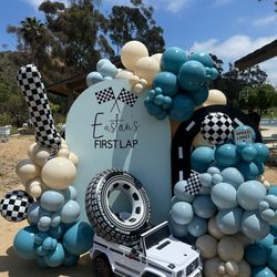 Chiara Backdrop & Open Arch With Balloons