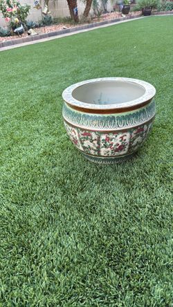 Porcelain Decorative Pot