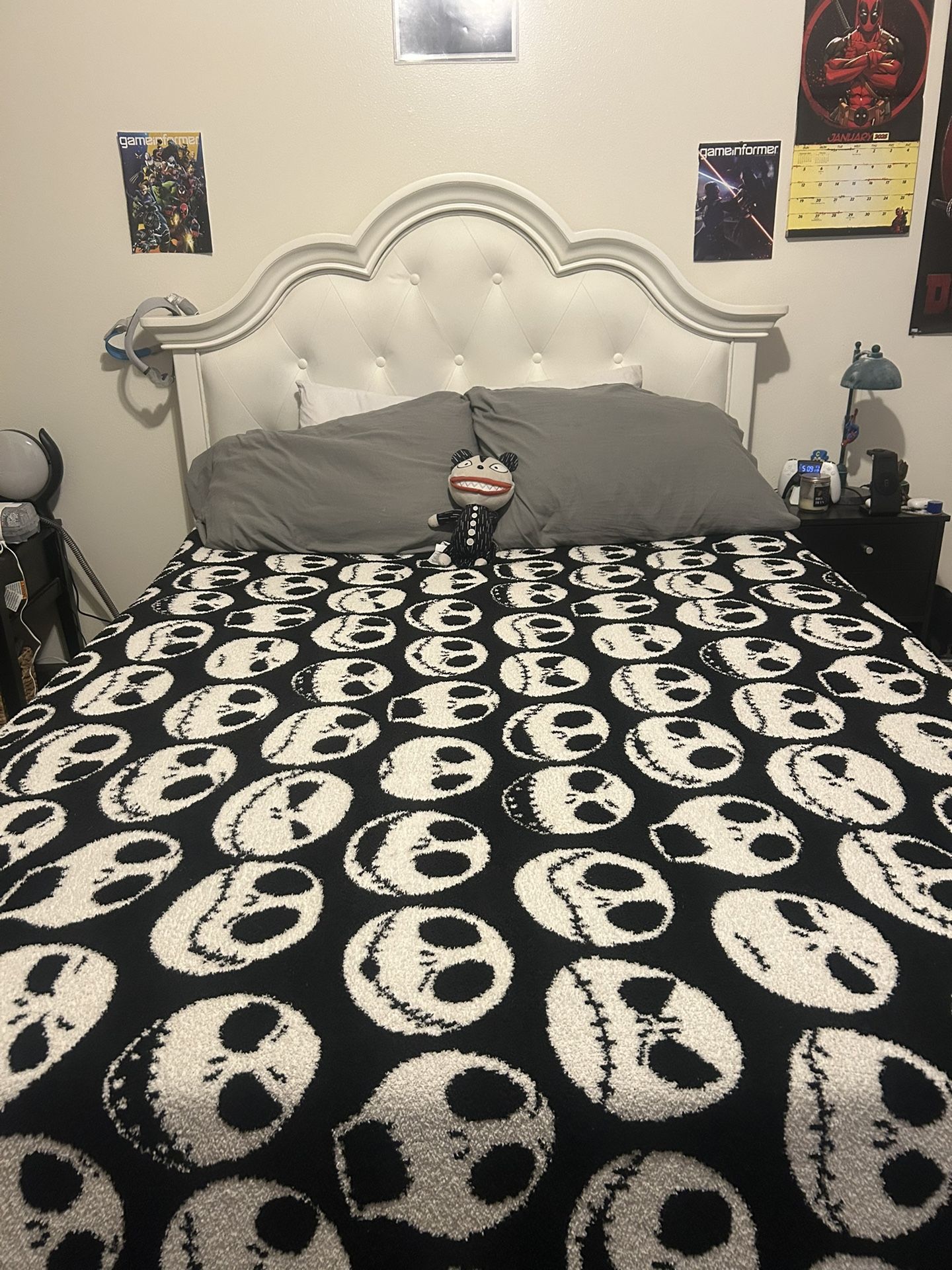 Full size bed, frame + mattress