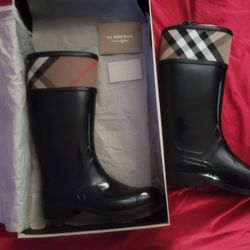 Burberry Rain Boots Size 8 Womon