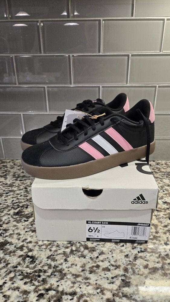 New Women's Adidas size 6.5