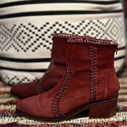 Chelse & Violet Suede Crochet Booties Heel Size 6 Women’s Red