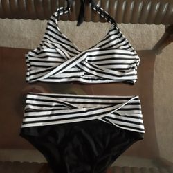 New!!! Beautiful Bathing Suit 🖤 Size M. SEE PHOTOS.  CASH/PICKUP ONLY THANKS 