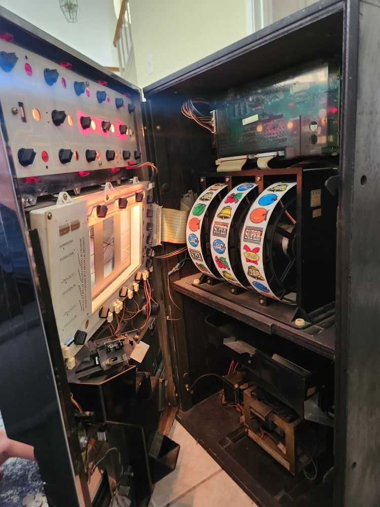 Vintage Olympia Bunny Girl Slot Machine for Sale in Temecula, CA